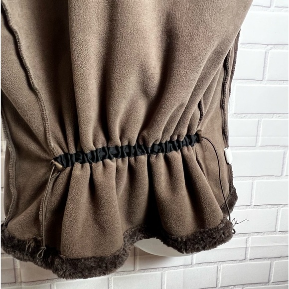 Andrea Faye Women's Brown faux fur vest /size XL - Picture 9 of 11